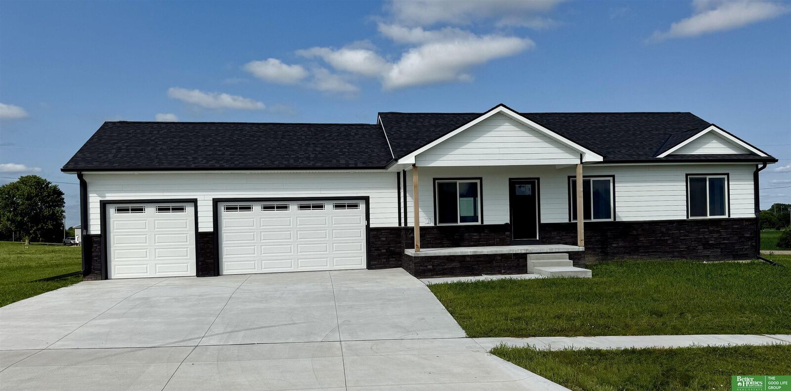 Property Photo:  300 Jo Lane  NE 68401 