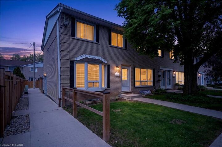 Property Photo:  2700 Barton Street E 31  ON L8E 2J7 