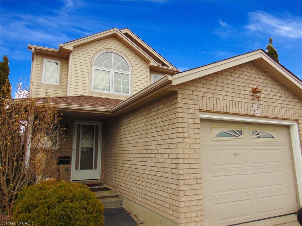 Property Photo:  90 Bridlewreath Street Upper Unit  ON N2E 3V6 