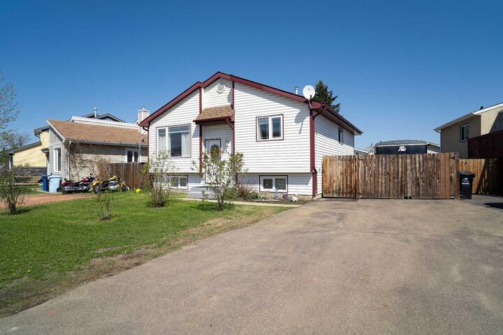 Property Photo:  170 Fullerton Drive  AB T9K 1P8 