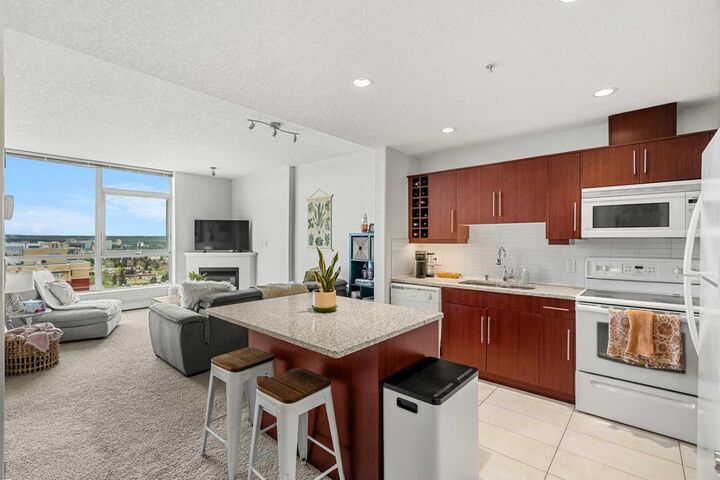 Property Photo:  55 Spruce Place SW 1808  AB T3C 3X5 