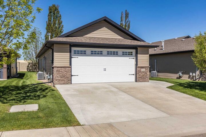 Property Photo:  16 Wheatland Drive SE  AB T1B 0M7 