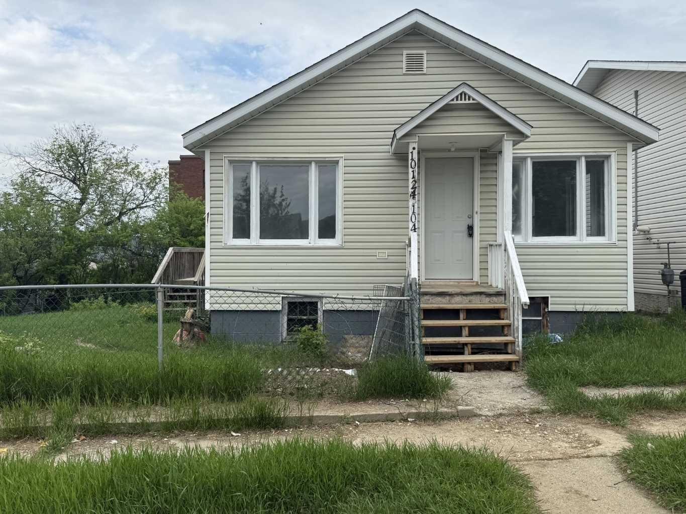 Property Photo: 10124 104 Avenue AB T8S 1M4