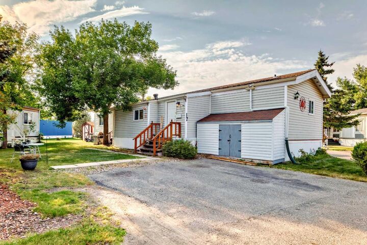 Property Photo:  17 Burroughs Place NE  AB T1Y 6K5 