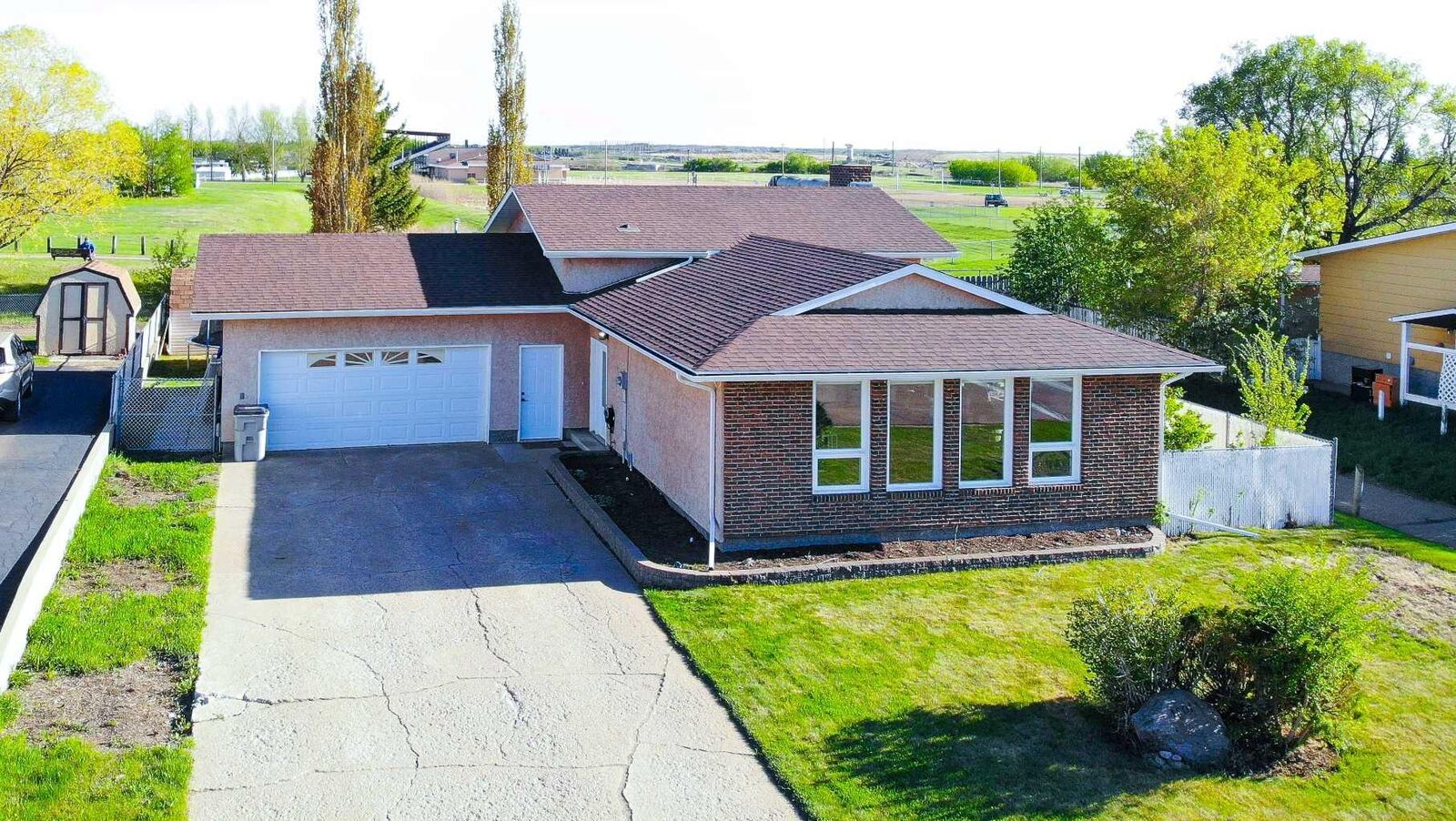 Property Photo:  1601 3 Avenue  AB T9W 1J3 