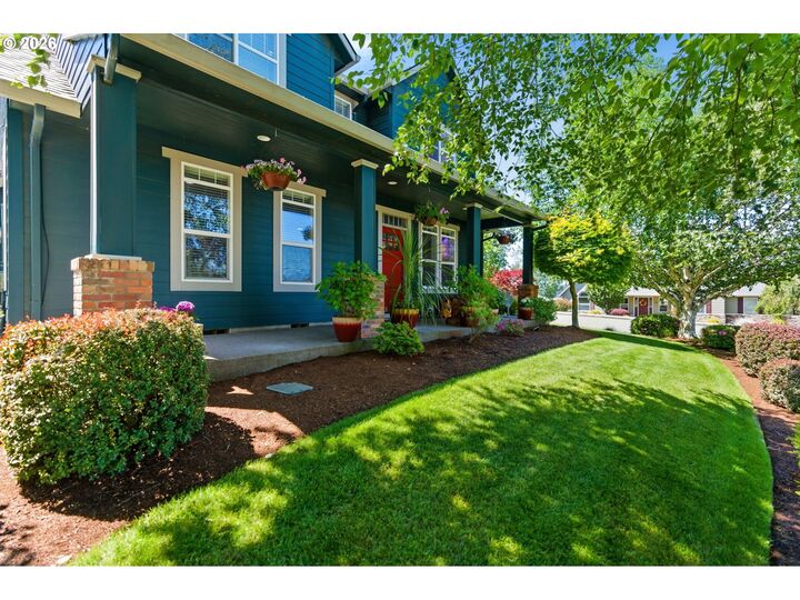 Property Photo:  844 NW Fred St  OR 97385 