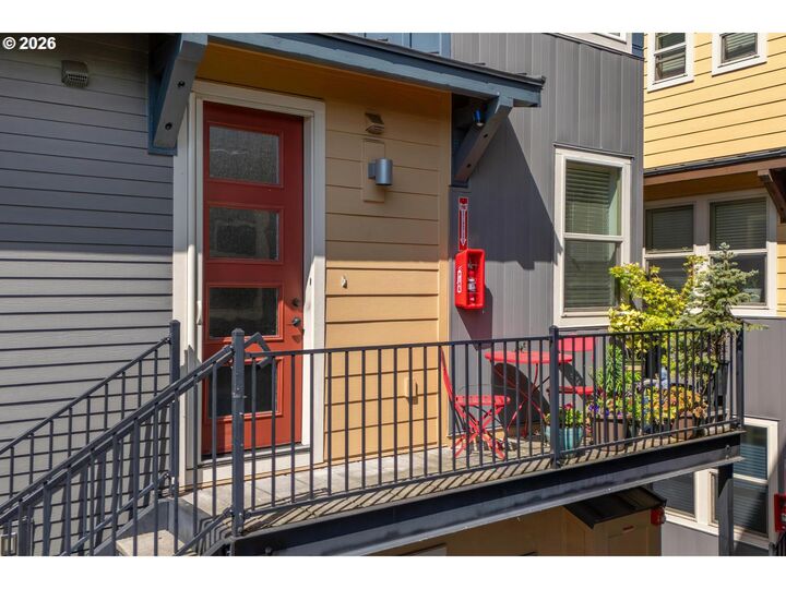 Property Photo:  4319 SE Division St B  OR 97206 