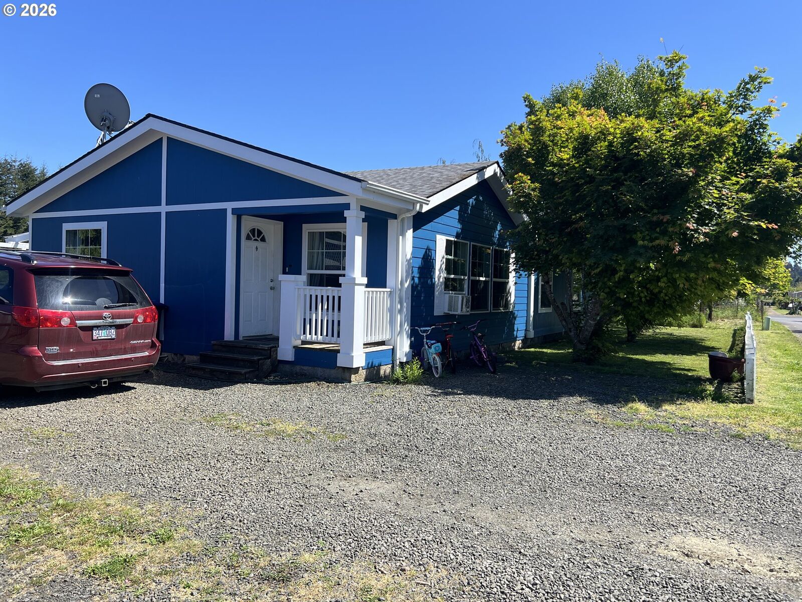 Property Photo: 210 NW Grinstead St OR 97380