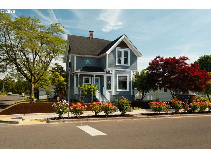 Property Photo:  175 E Clarendon St  OR 97027 