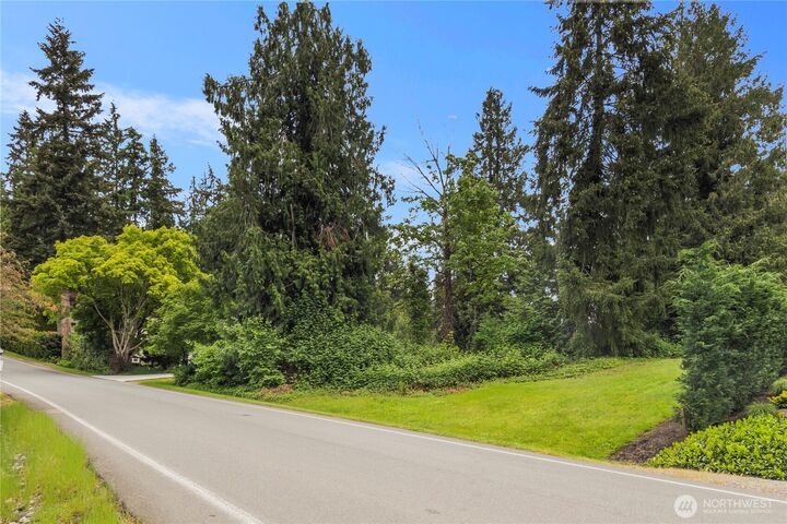 Property Photo:  19615 SE 29th Street  WA 98075 