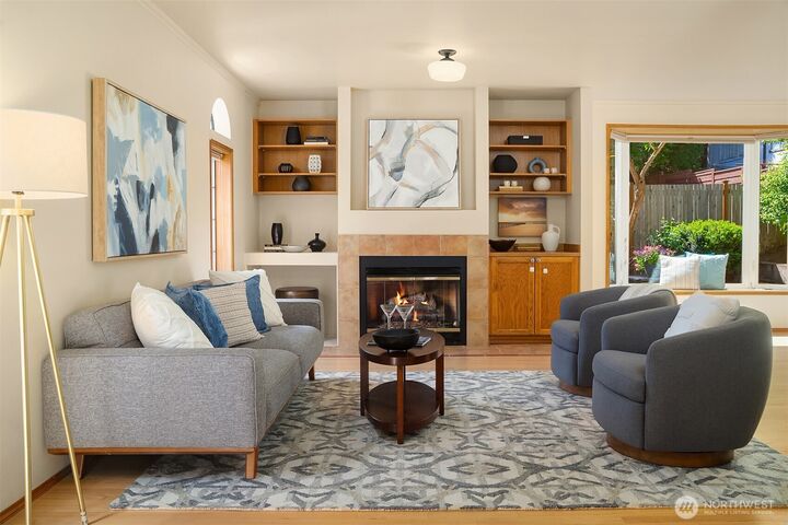 Property Photo:  4831  37th Avenue NE  WA 98105 
