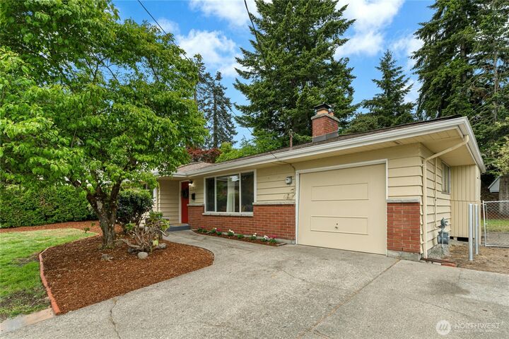 Property Photo: 804 Lynnwood Avenue NE WA 98056
