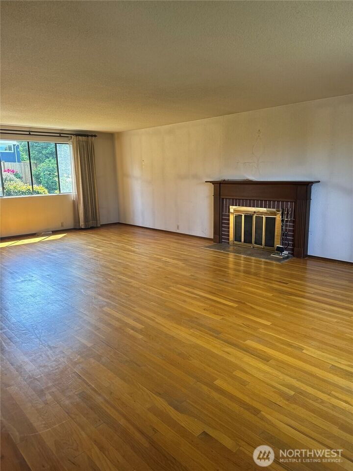 Property Photo:  4464  122nd Avenue SE  WA 98006 