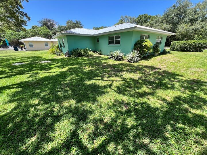 Property Photo:  1646 71st Court  FL 32966 