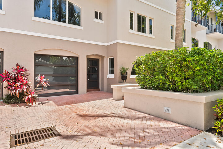 Property Photo: 456 E Boca Raton Road FL 33432