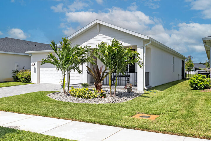 Property Photo:  8667 Dahlia Circle  FL 34986 