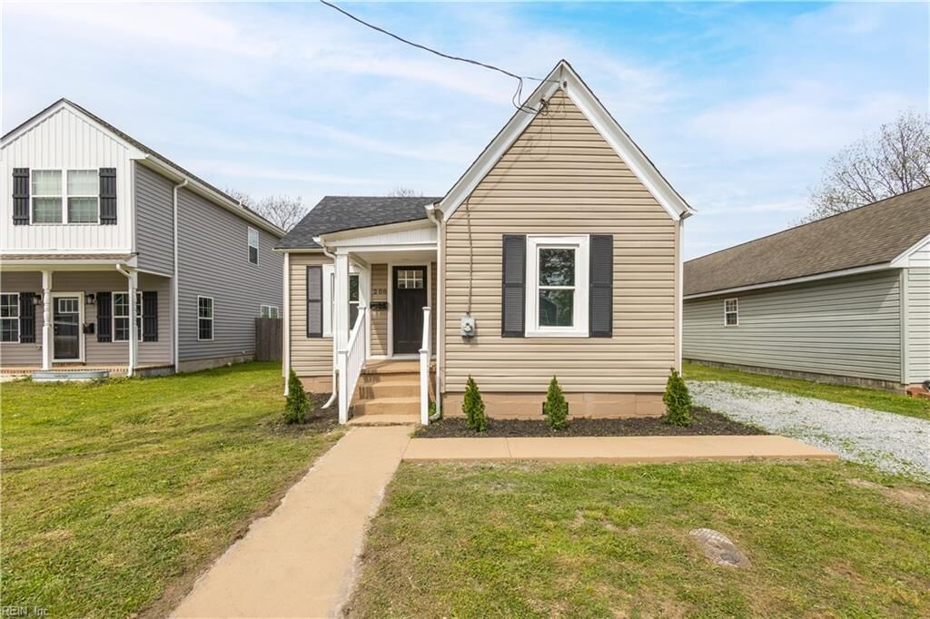 Property Photo:  208 Raleigh Ave  VA 23434 