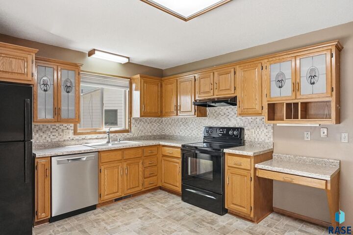 Property Photo: 4901 S Shamrock Cir SD 57106