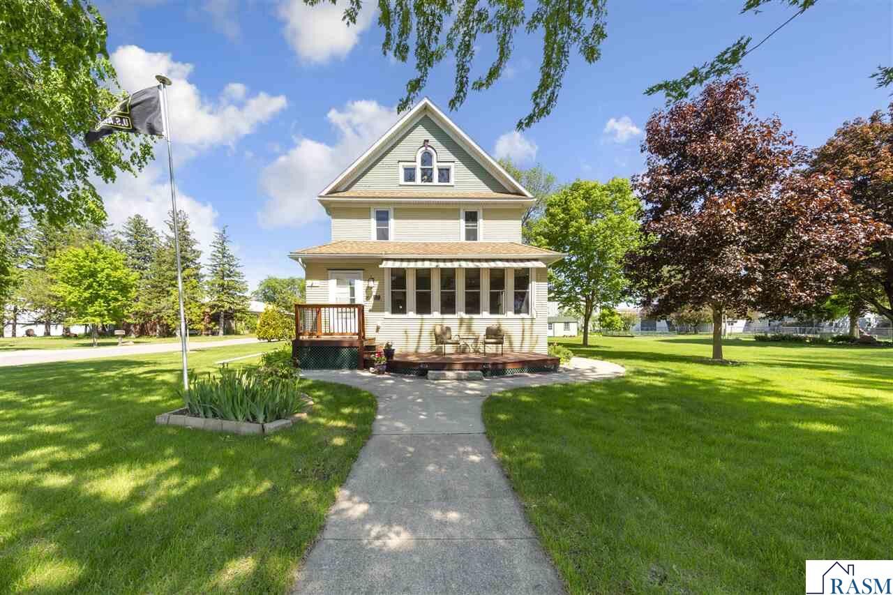 Property Photo:  580 6th Street  MN 56054 