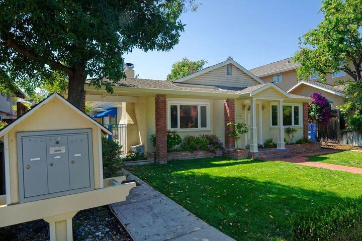 Property Photo:  558 Lassen Street  CA 94022 