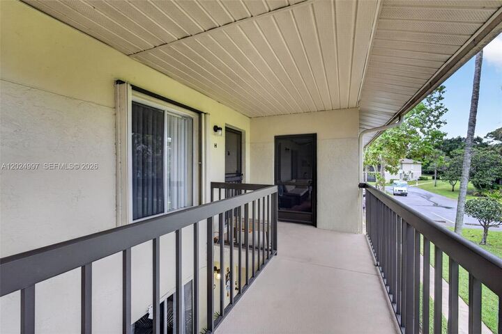 Property Photo: 6555 Chasewood Dr H FL 33458