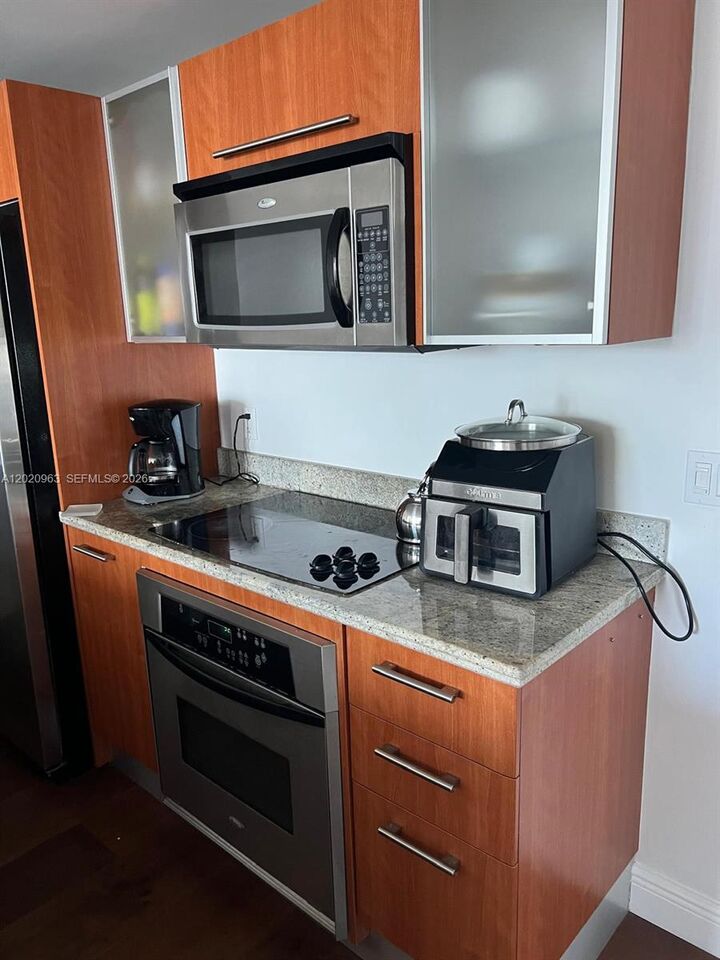 Property Photo: 185 SW 7th St 3209 FL 33130