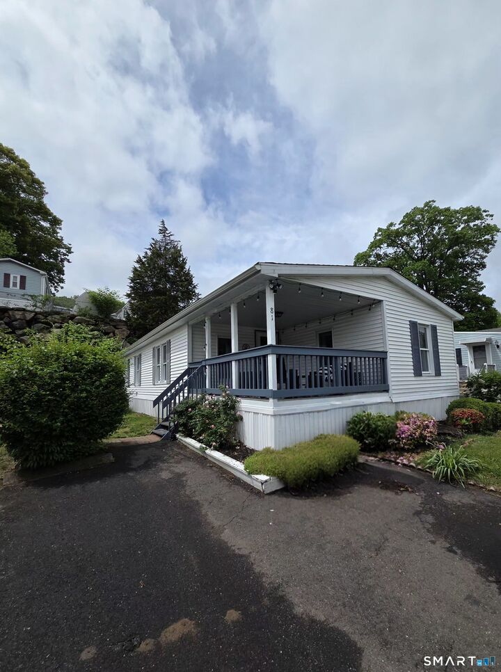 Property Photo:  81 Woodland Park  CT 06484 