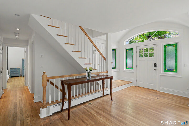 Property Photo:  186 Compo Road South  CT 06880 
