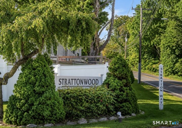 Property Photo: 2 Stratton Way 2 CT 06405