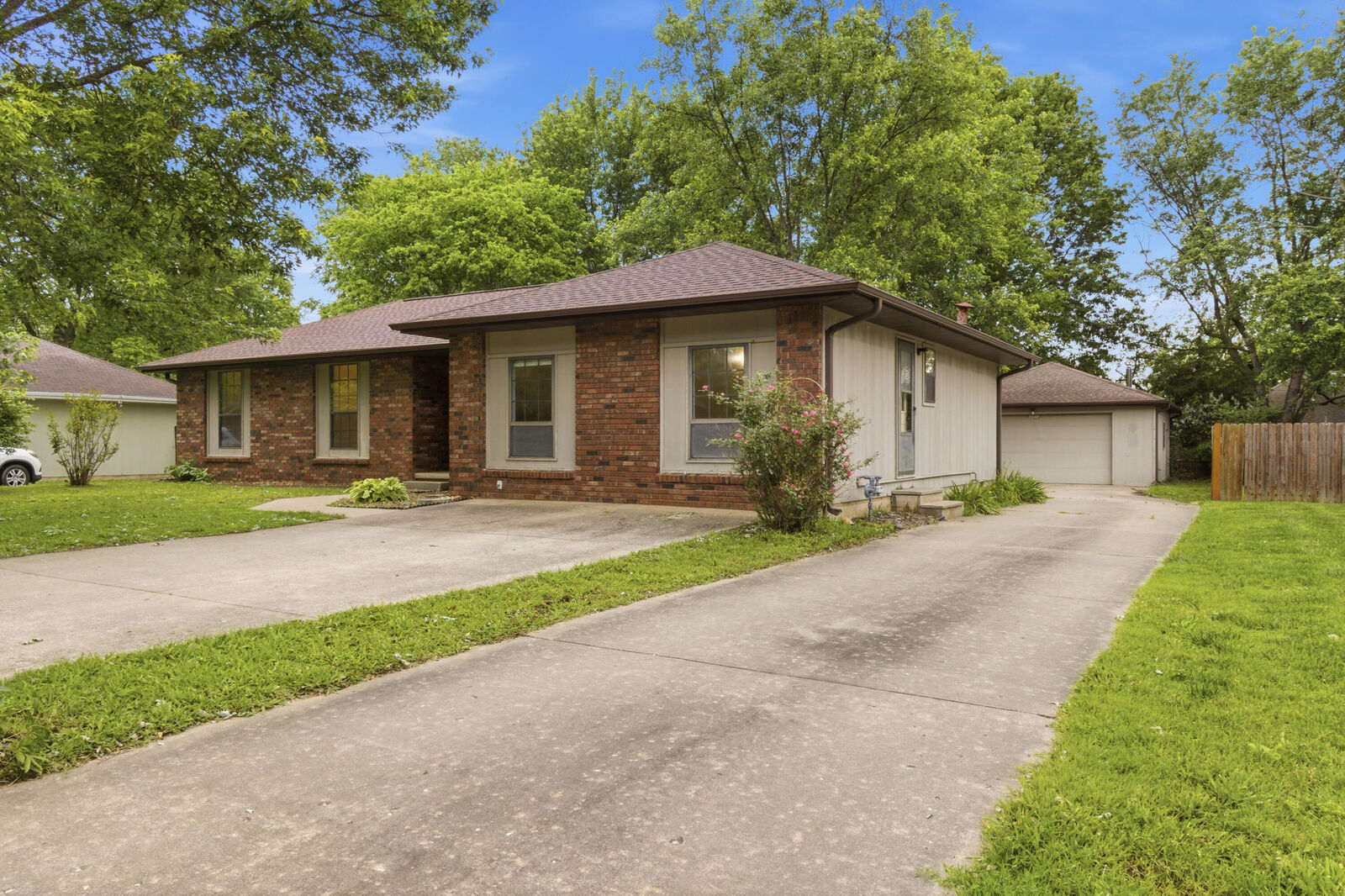 Property Photo:  620 S Hampton Avenue  MO 65738 