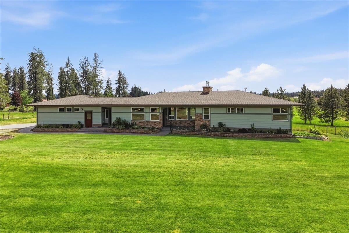 Property Photo:  202 Allen Rd  WA 99009 