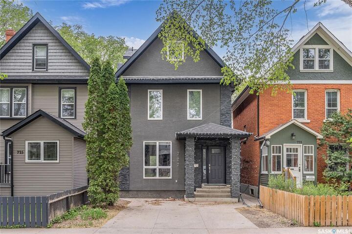 Property Photo: 727 6th Avenue N SK S7K 2S8