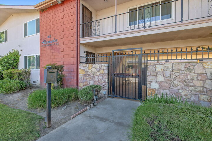 Property Photo: 1411 S Divisadero Street CA 93277