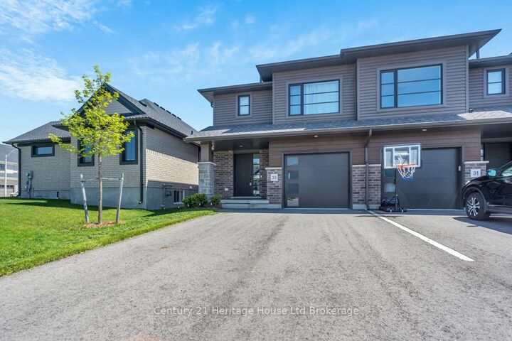 33 Martin Street — photo 1