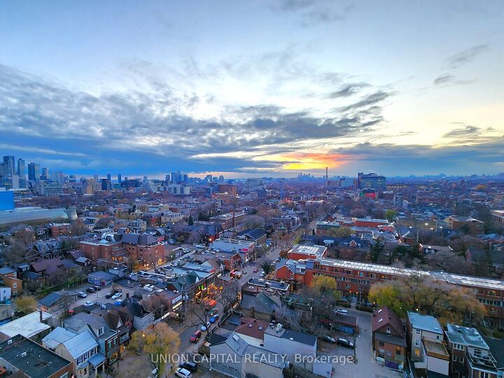 Property Photo: 195 McCaul Street 1601 ON M5T 1W6