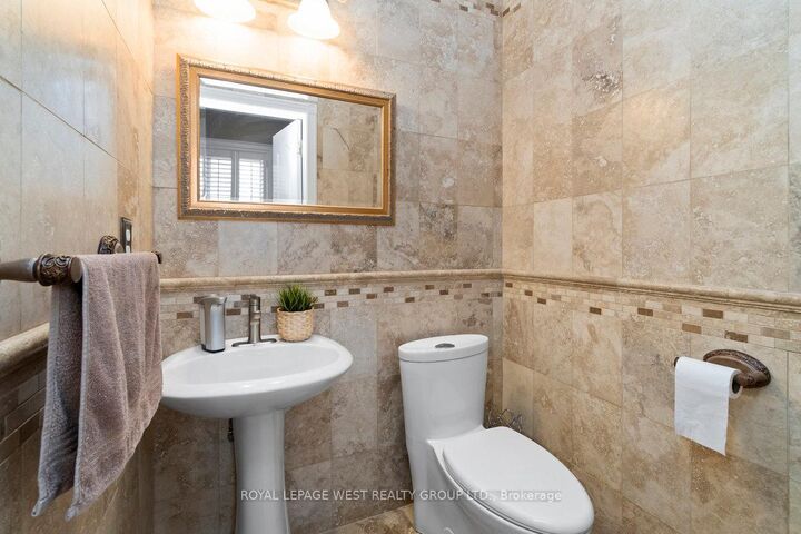 Property Photo: 859 Mays Crescent ON L5V 2J1