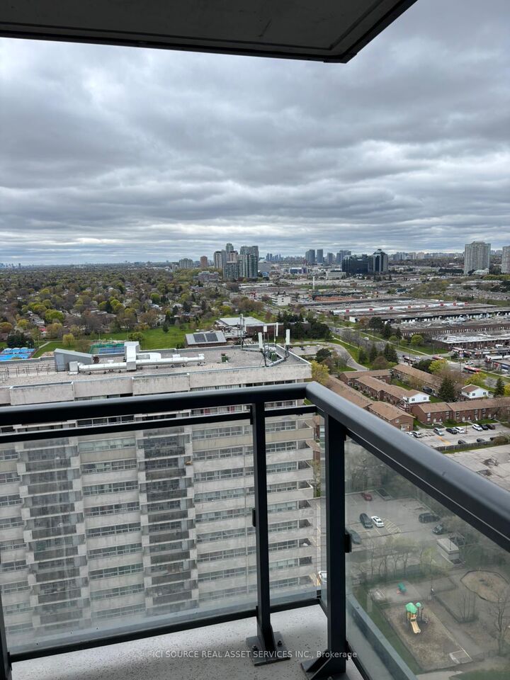 30 Meadowglen Place 2504 — photo 1