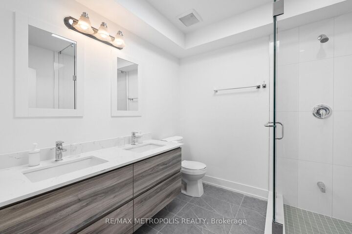 Property Photo: 447 Lansdowne Avenue ON M6H 3Y2