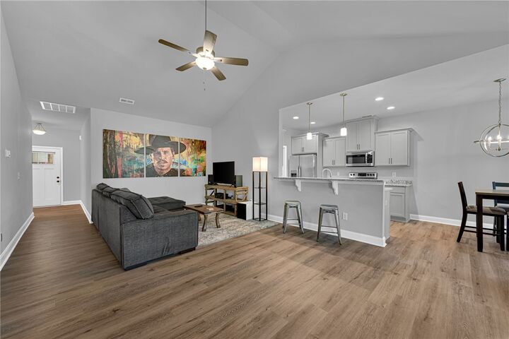 Property Photo:  409 Hillside Drive  SC 29625 