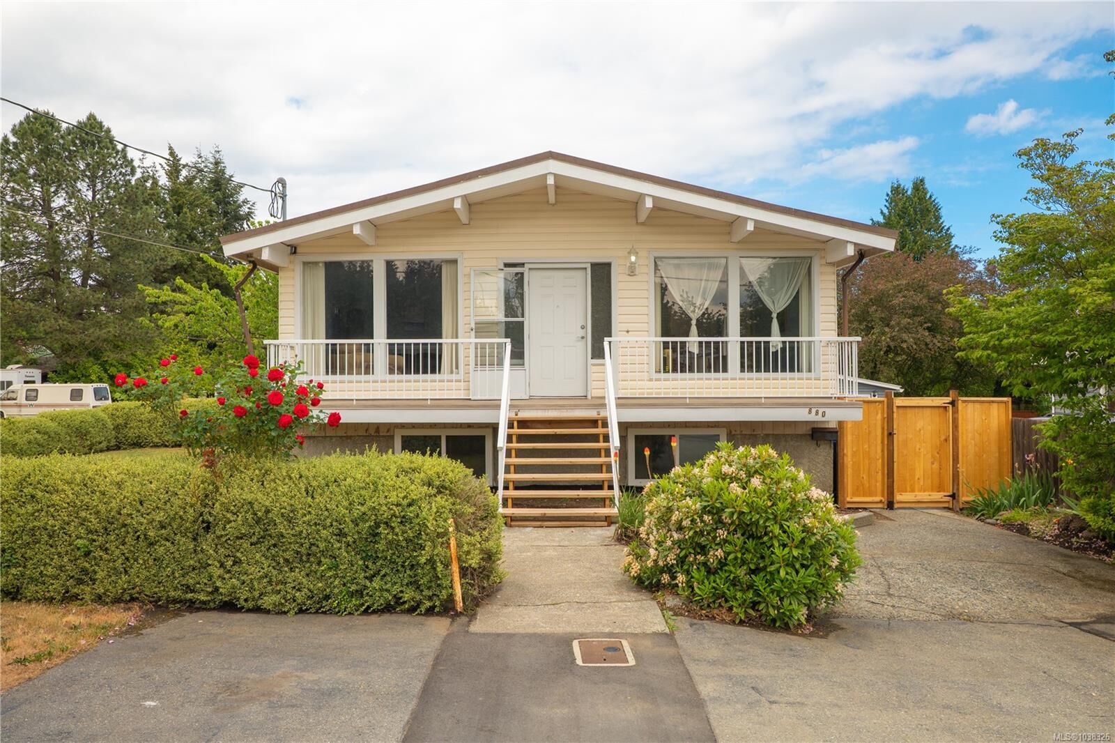 Property Photo: 880 Oakley St BC V9S 2A2