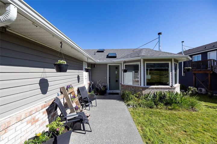 Property Photo: 2874 Woodland Dr BC V0N 2R0