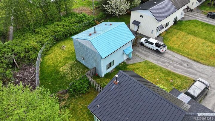 Property Photo: 1819 Cedar Cres BC V0T 1M0