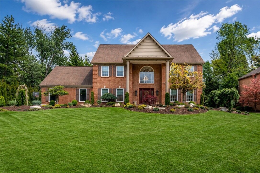 Property Photo:  209 Redwood Dr  PA 15367 