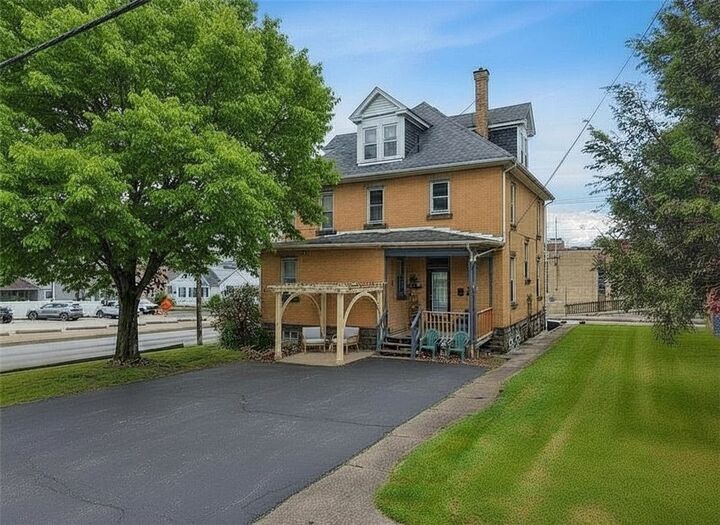Property Photo: 201 Thompson St PA 15650
