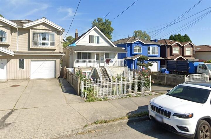 4904 Rupert Street — photo 1