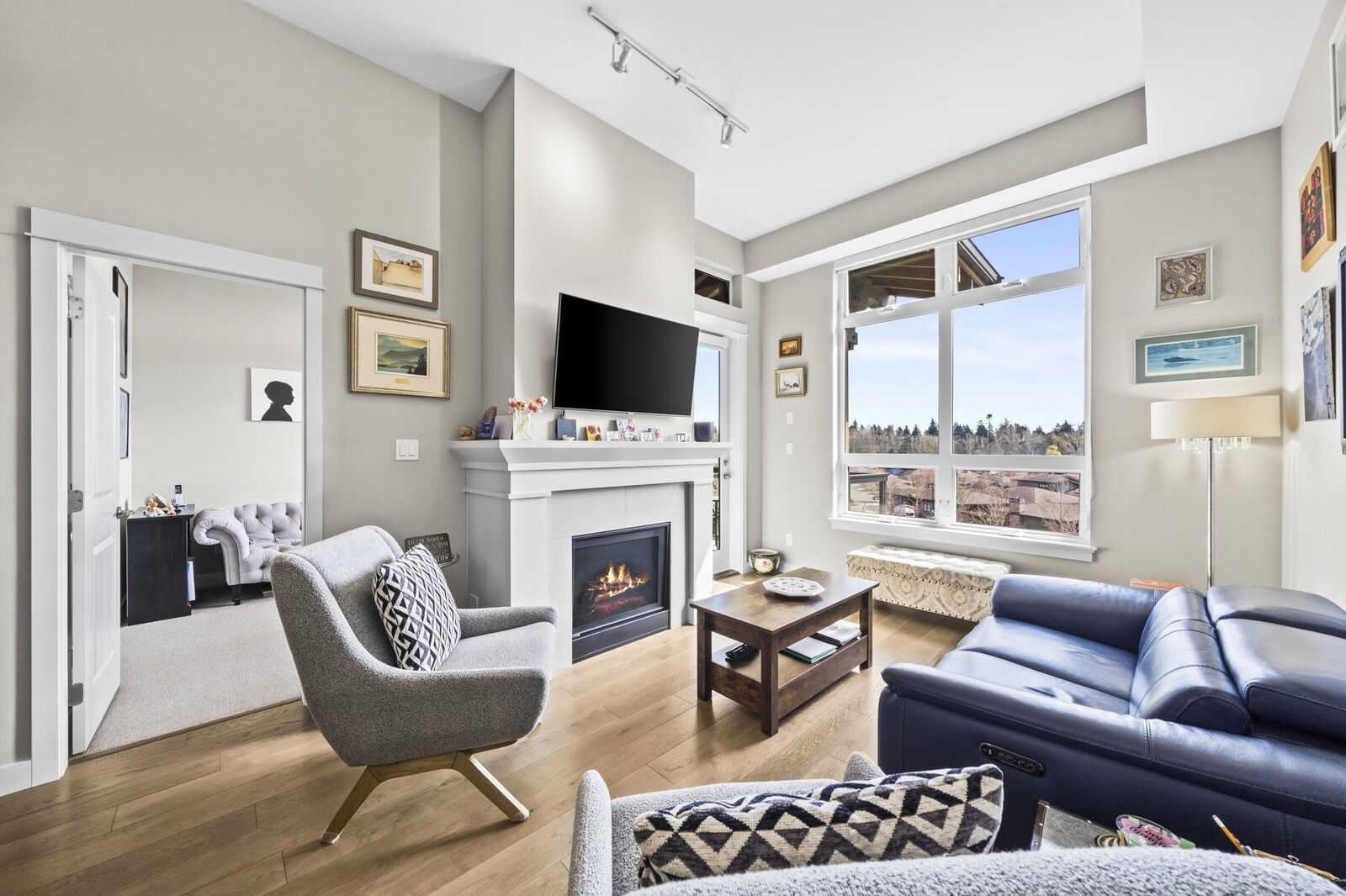 Property Photo: 4977 Springs Boulevard 415 BC V4M 0C1