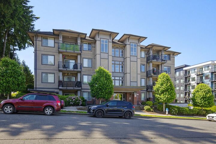 Property Photo: 33898 Pine Street 204 BC V2S 2P3
