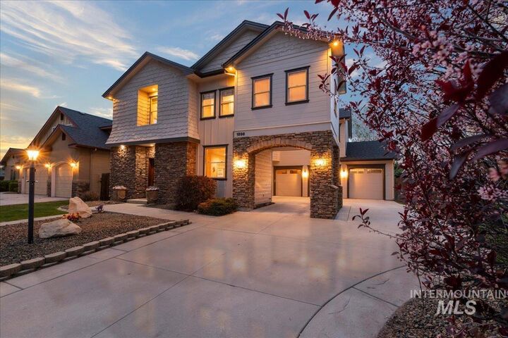 Property Photo: 1896 E Meadow Creek Dr. ID 83646
