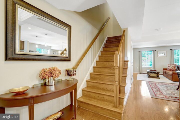 Property Photo:  4123 S Four Mile Run Drive B  VA 22204 