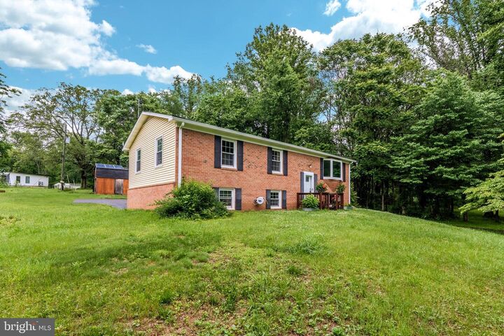 Property Photo:  39636 Mossridge Road  VA 20105 